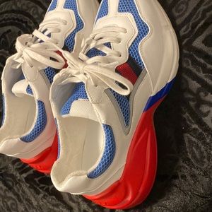 AUTHENTIC GUCCI. SIZE 7 1/2. 9/10 condition, worn ONCE